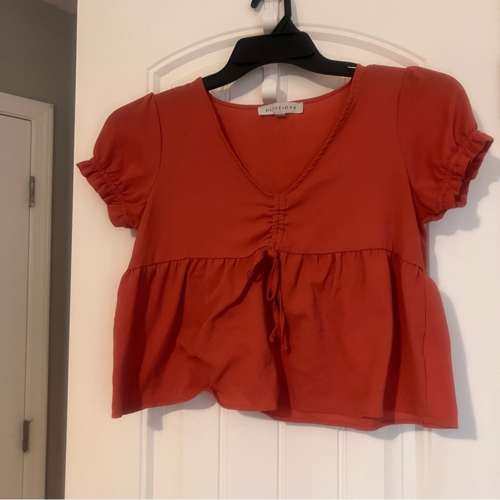 🍒 Olive & Oak Coral Top with Gathered Front Size S - Picture 2 of 6